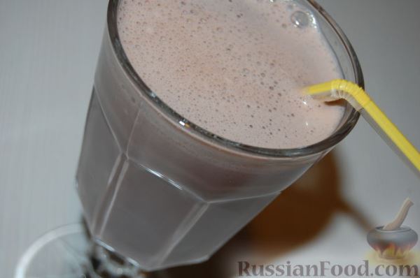Шоколадный коктейль с молоком и овсянкой