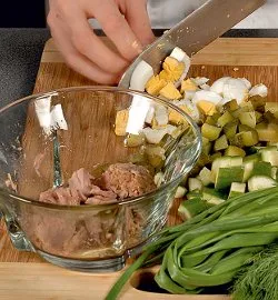 Салат из консервированного тунца