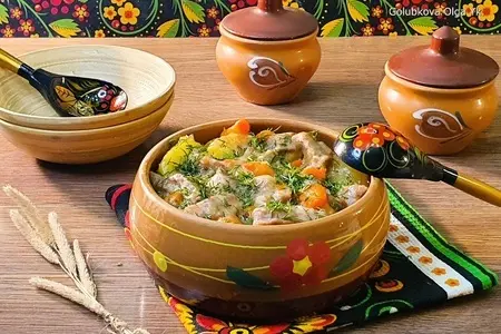 Тушеная картошка с мясом в кастрюле