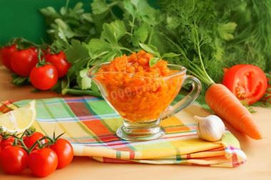 Икра из моркови с томатной пастой