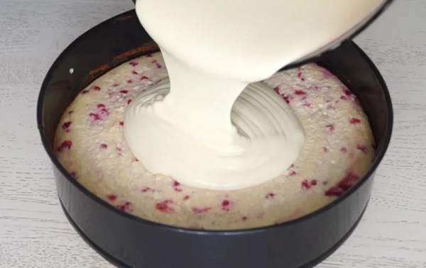 Все смешали и в духовку! Творожная запеканка с малиной вкуснее, чем мороженное — 2 слоя в одном рецепте