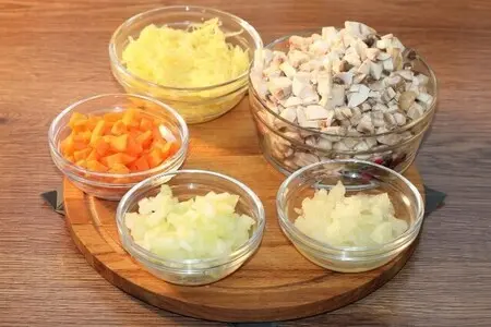 Фото: Мясные пенечки с грибами под соусом: шаг 2