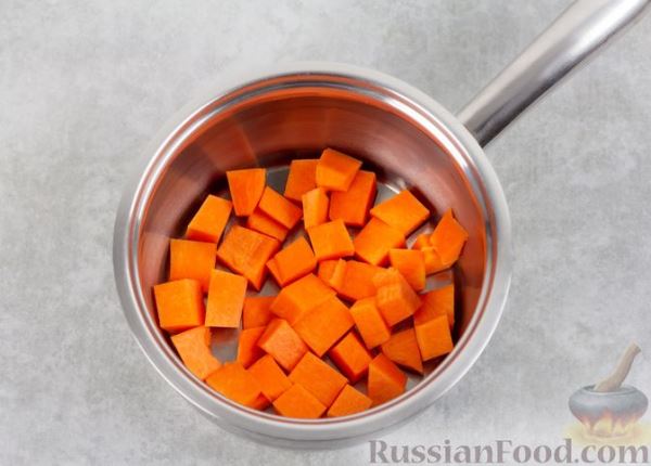 Горячий молочный коктейль с тыквой и пряностями