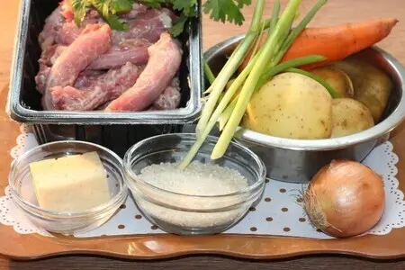 Фото: Cуп из куриных шеек с рисом: шаг 1