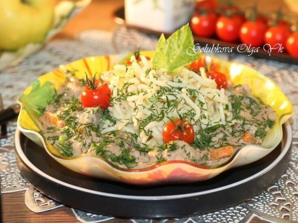 Куриная печень с грибами в соусе