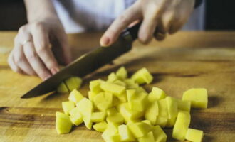 Рассольник в мультиварке с перловкой